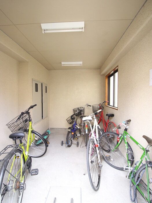 物件外観写真6　(駐輪場)