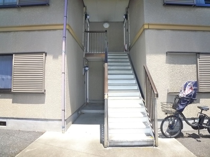 物件外観写真3　(エントランス部分)