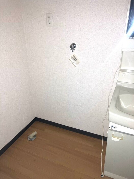 物件内観写真18　(洗濯機置場)