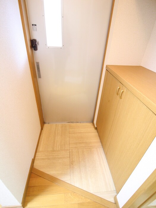 物件内観写真16　(玄関)