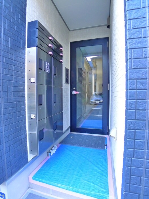 物件外観写真3　(エントランス部分)