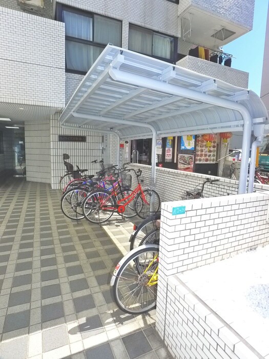 物件外観写真2　(駐車場)