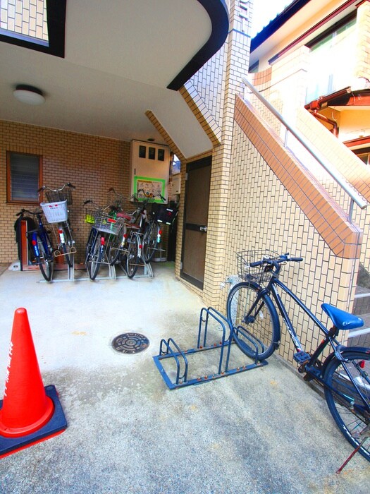 物件外観写真3　(駐輪場)