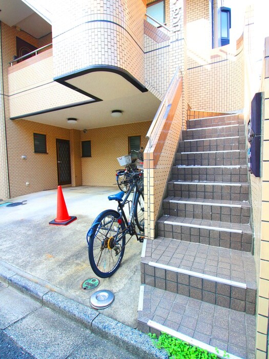 物件外観写真4　(エントランス部分)