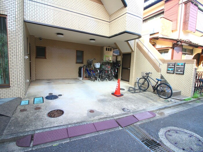 物件外観写真5　(駐車場)