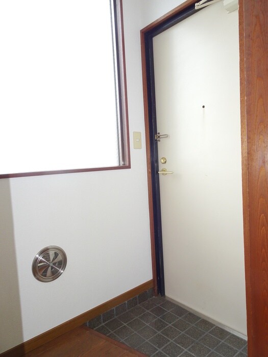 物件内観写真15　(玄関)