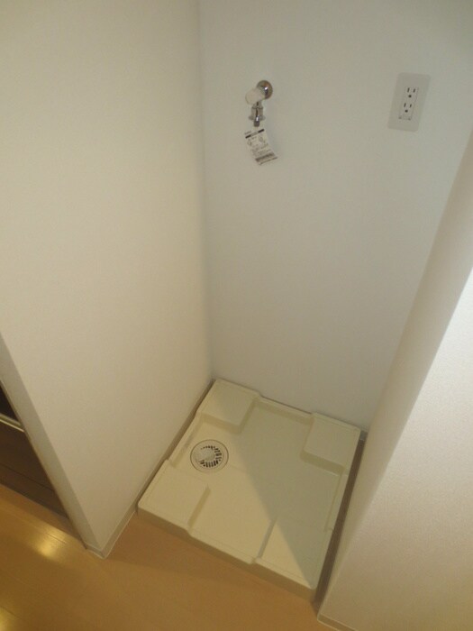 物件内観写真7　(洗濯機置場)