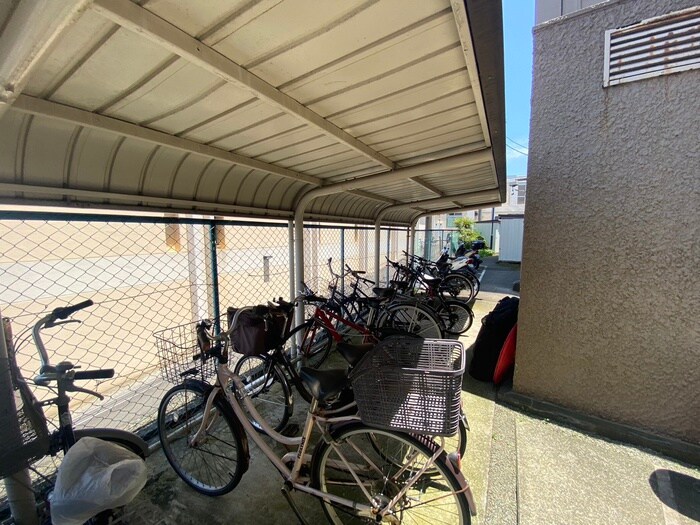 物件外観写真6　(駐輪場)