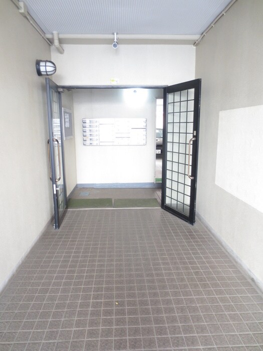 物件外観写真4　(エントランス部分)