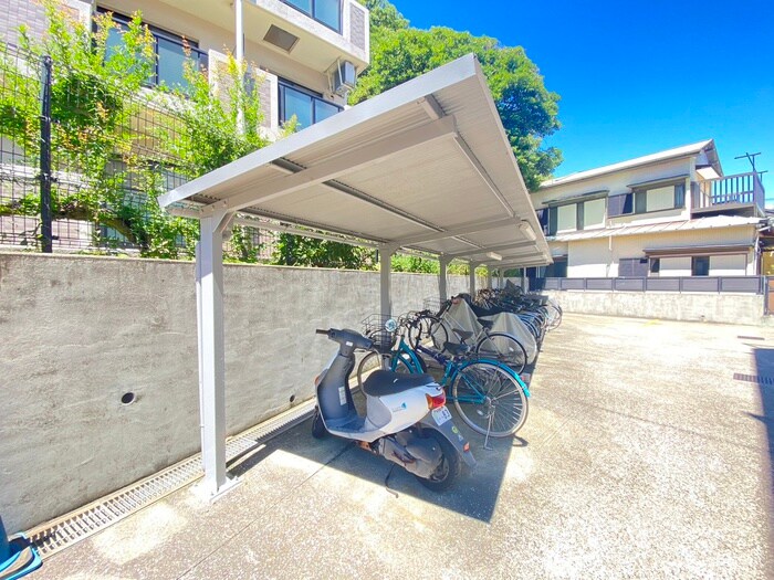 物件外観写真2　(駐輪場)