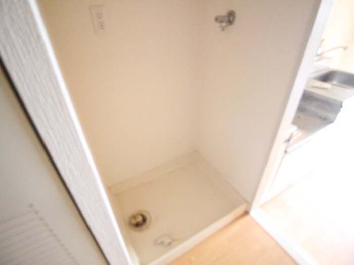 物件内観写真12　(洗濯機置場)