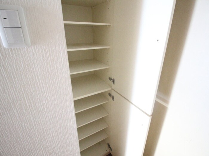 物件内観写真13　(靴箱)