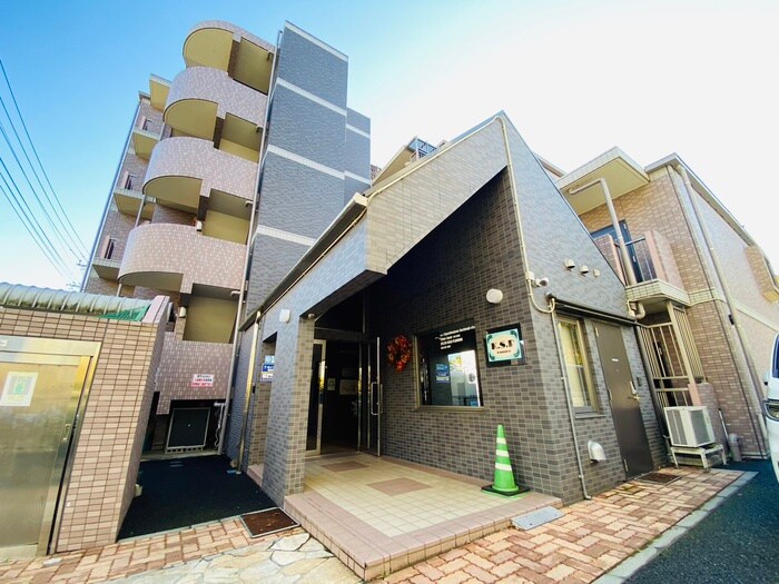 物件外観写真2　(エントランス部分)