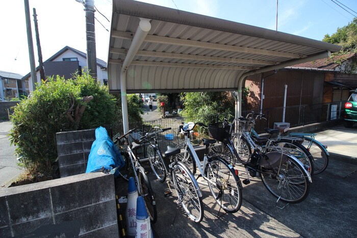 物件外観写真3　(駐輪場)