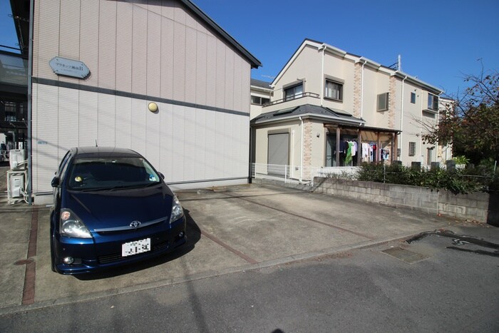 物件外観写真4　(駐車場)