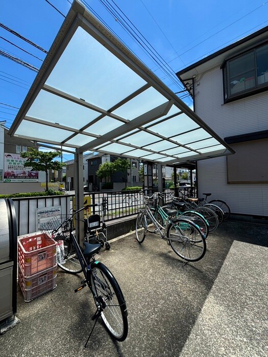 物件外観写真4　(駐輪場)