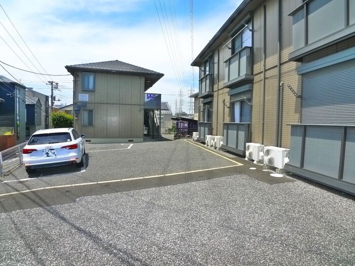 物件外観写真3　(駐車場)