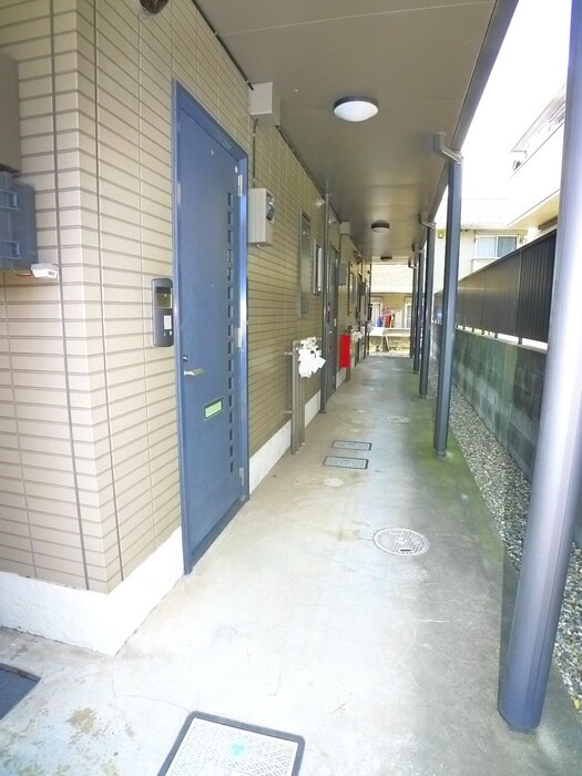 物件外観写真5　(エントランス部分)