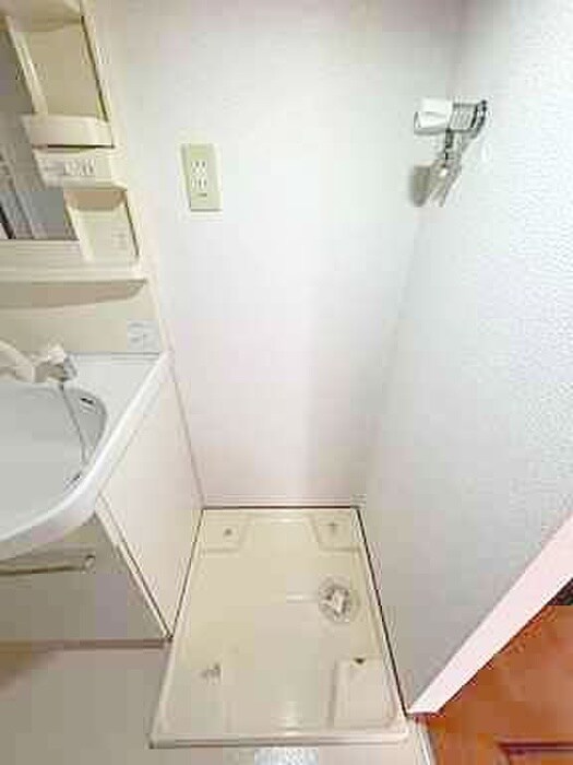 物件内観写真16　(洗濯機置場)