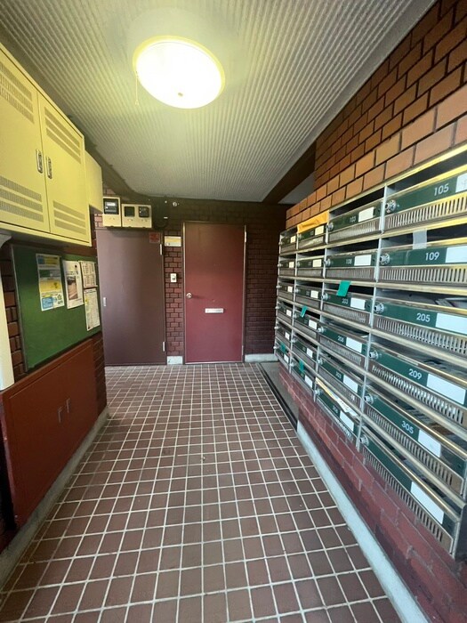 物件外観写真6　(エントランス部分)