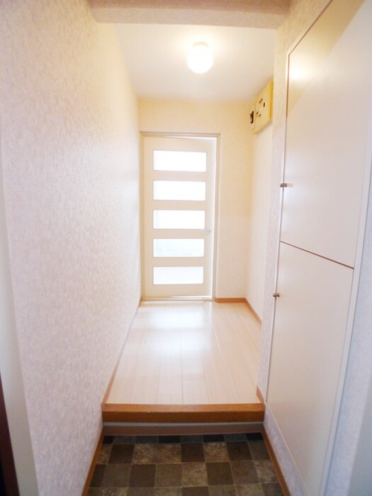 物件内観写真16　(玄関)