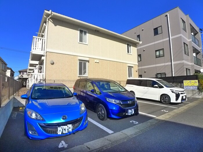 物件外観写真3　(駐車場)