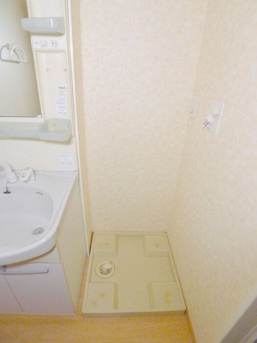 物件内観写真12　(洗濯機置場)