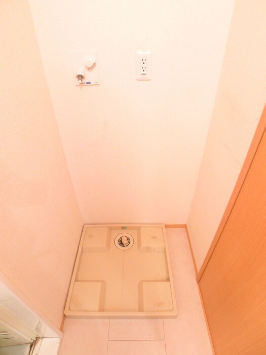 物件内観写真15　(洗濯機置場)