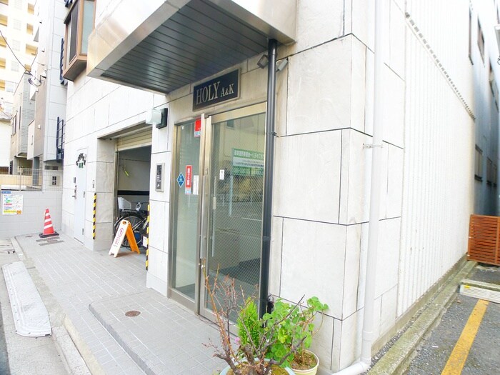 物件外観写真3　(エントランス部分)