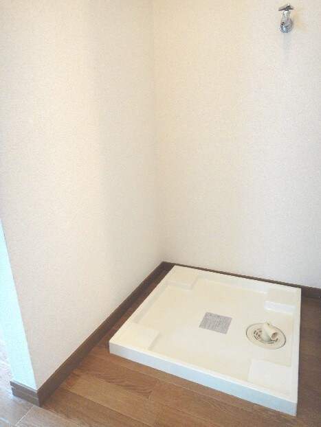 物件内観写真12　(洗濯機置場)