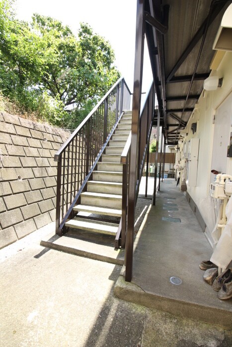 物件外観写真4　(エントランス部分)