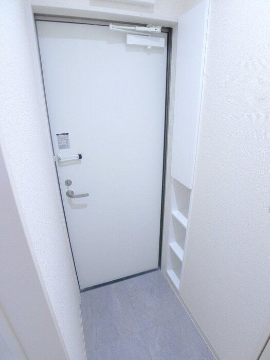 物件内観写真16　(玄関)