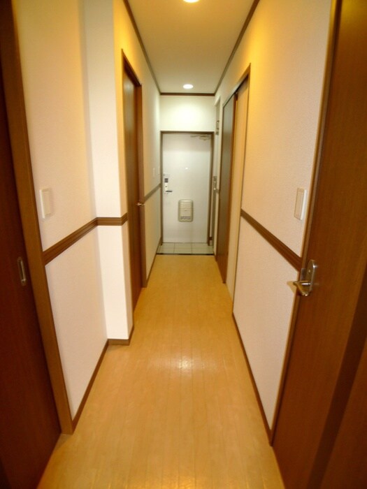 物件内観写真11　(玄関)