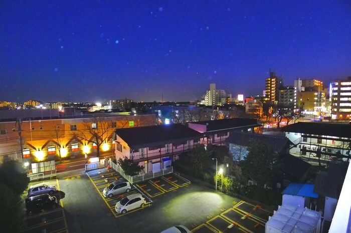 物件内観写真7　(室内からの展望)