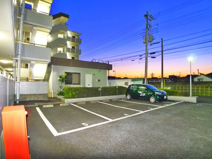 物件外観写真6　(駐車場)