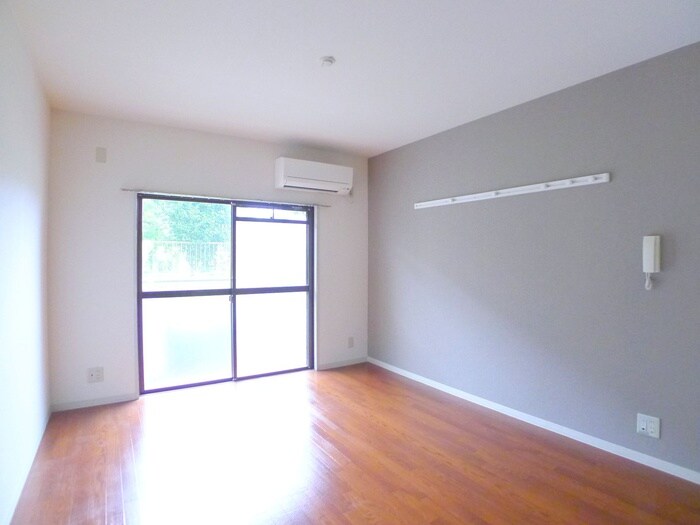 物件内観写真11　(室内からの展望)