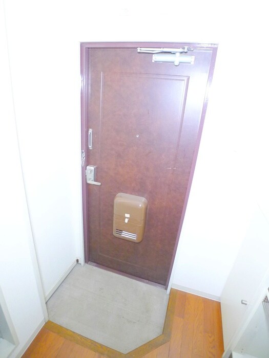 物件内観写真16　(玄関)