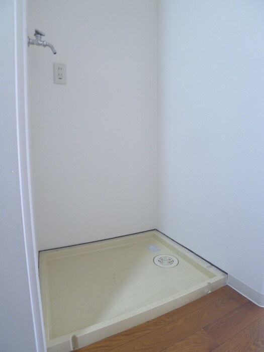 物件内観写真18　(洗濯機置場)