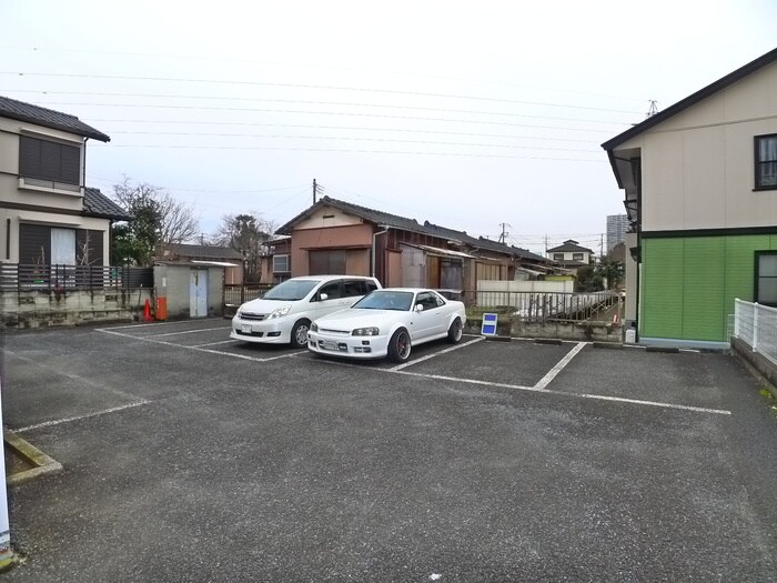 物件外観写真3　(駐車場)