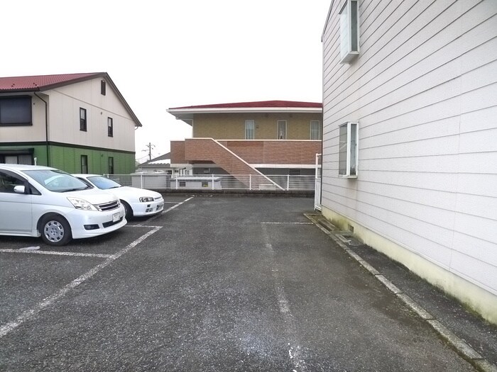 物件外観写真4　(駐車場)