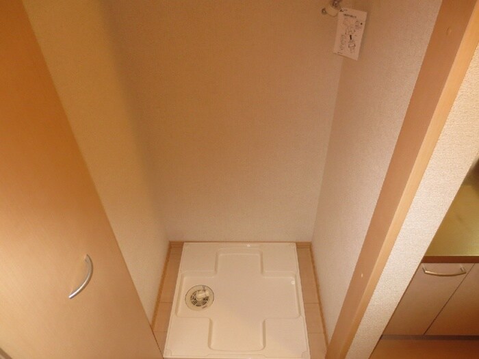 物件内観写真10　(洗濯機置場)