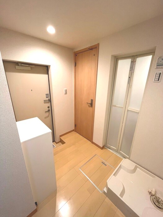 物件内観写真12　(玄関)