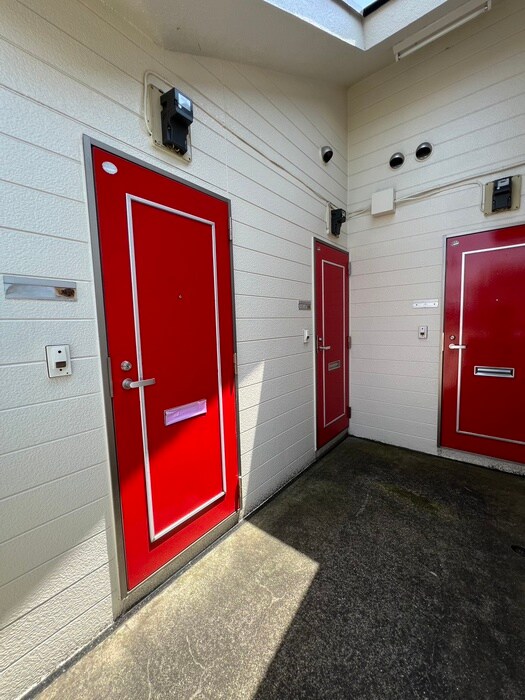 物件外観写真6　(エントランス部分)