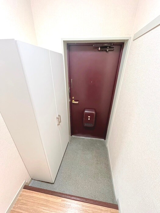 物件内観写真4　(玄関)