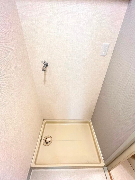 物件内観写真11　(洗濯機置場)