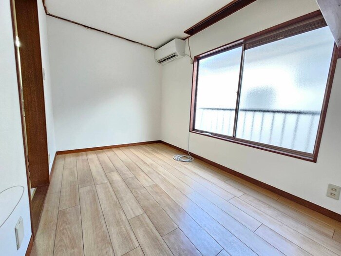 物件内観写真7　(室内からの展望)