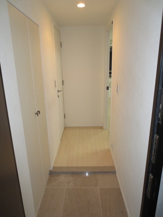 物件内観写真12　(玄関)
