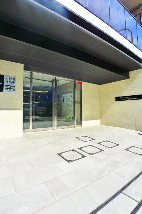 物件外観写真4　(エントランス部分)