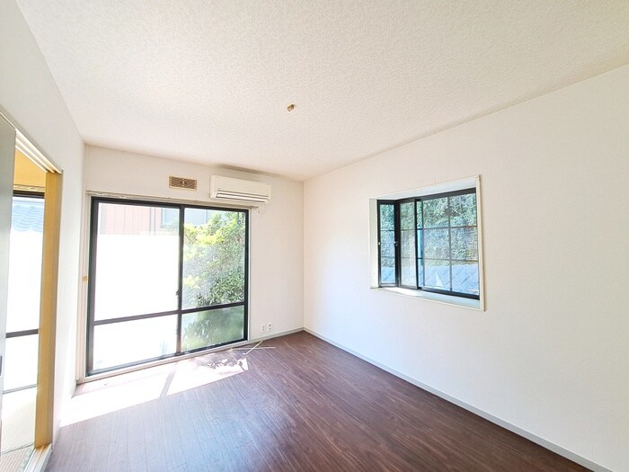 物件内観写真4　(居室)