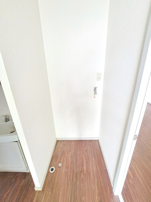 物件内観写真10　(洗濯機置場)